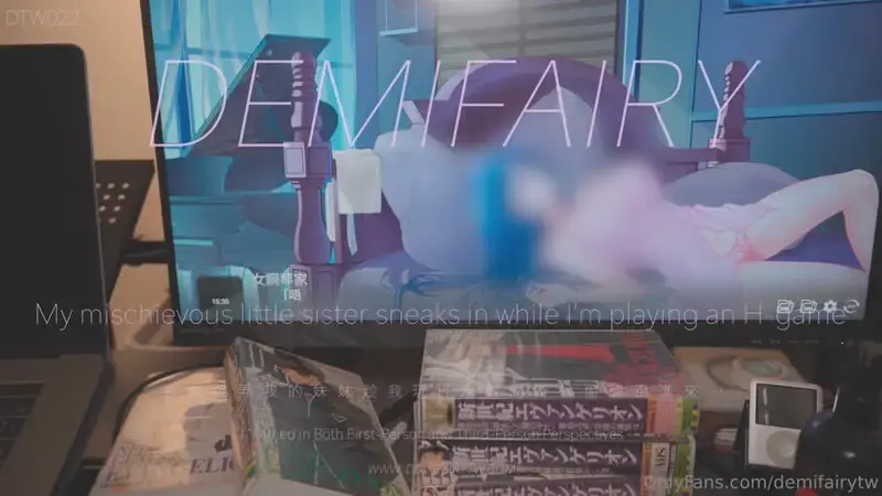 喜欢捉弄我的妹妹趁我玩H游戏的时候偷偷跑进来